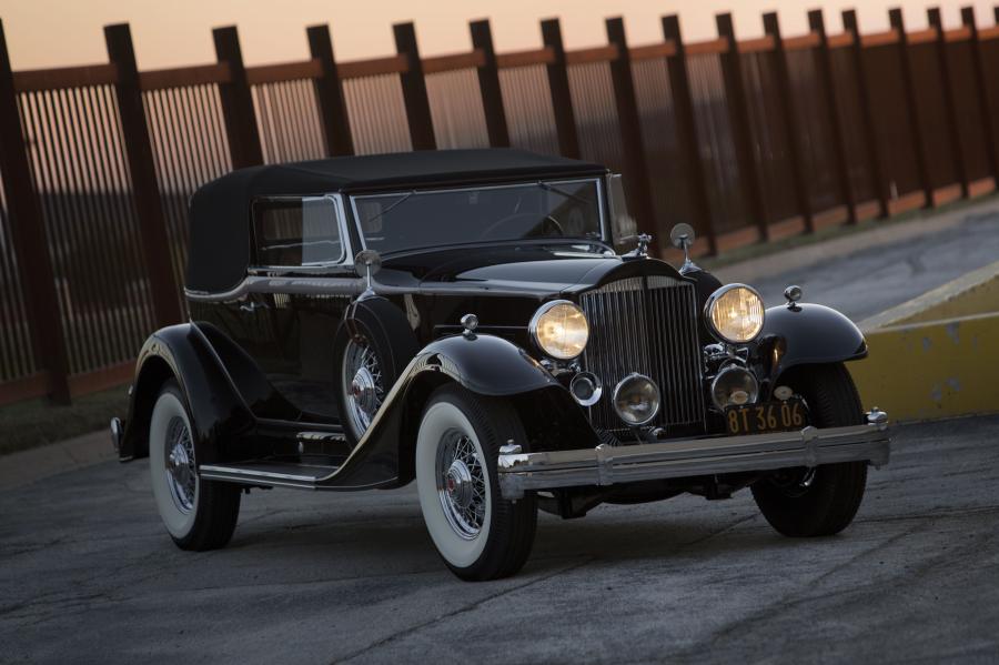  Packard Super 8 Convertible Victoria 1933 года  (фото 1 из 16)